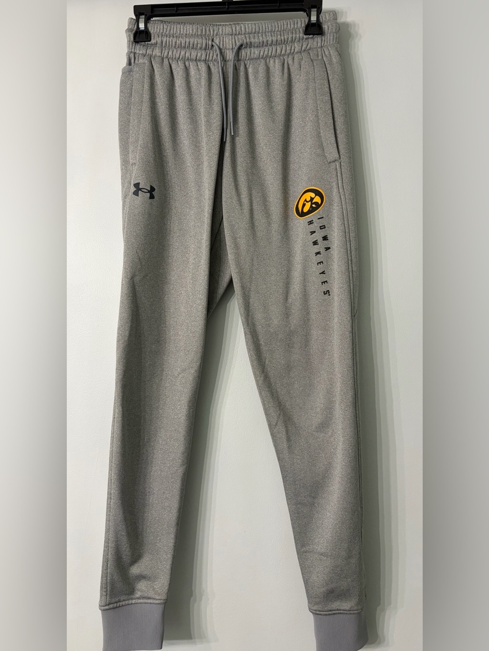 Under Armour Men’s Gray Iowa Hawkeyes Joggers with Logo